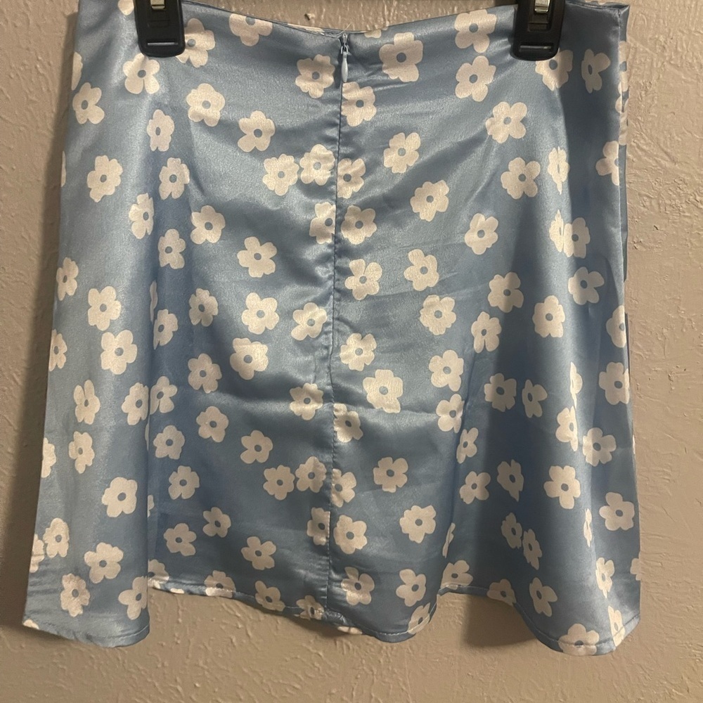 Silk blue flower mini skirt - Picture 4 of 4